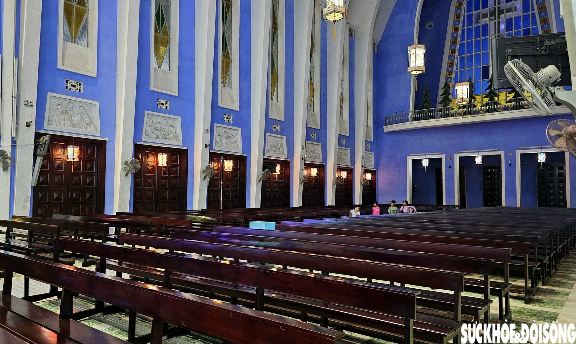 Ngắm nhà thờ lớn ở Huế rực sáng trong ánh đèn dịp Giáng sinh- Ảnh 7.