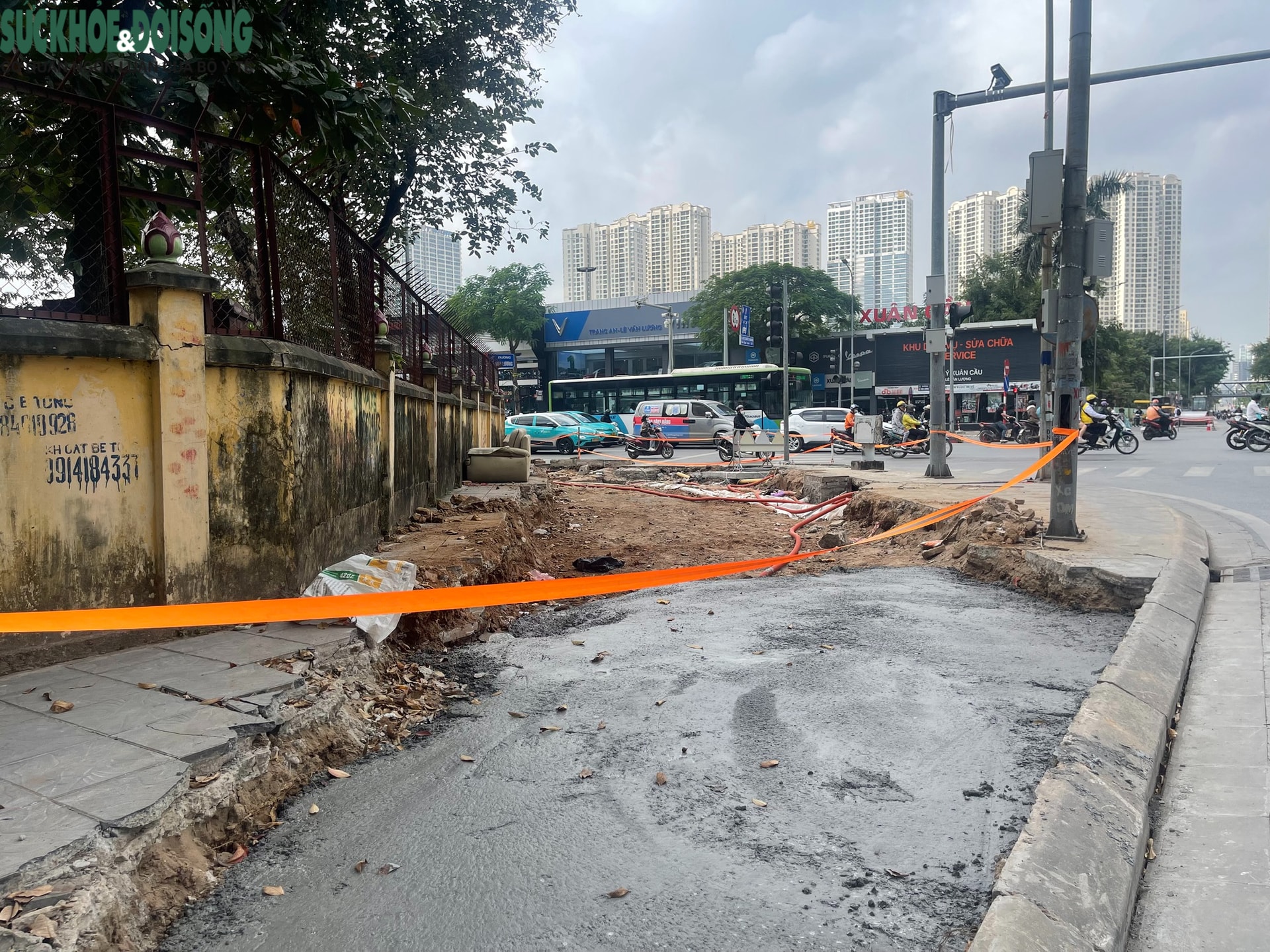 Hà Nội: Xén vỉa hè, di dời cây xanh mở rộng nút giao Lê Văn Lương - Hoàng Minh Giám- Ảnh 5.