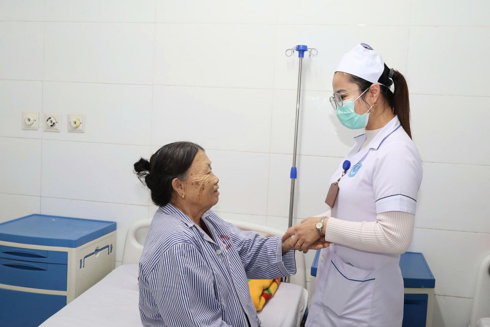 Kết nối tuyến trên, 'đòn bẩy' nâng tầm y tế cơ sở ở Hà Tĩnh- Ảnh 4.