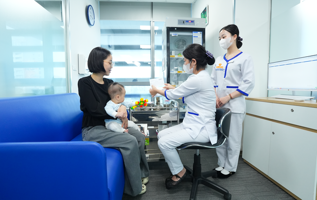 Hệ thống Tiêm chủng VNVC tiên phong tiêm kháng thể đơn dòng phòng RSV tại Việt Nam, bảo vệ trẻ nhỏ mùa cao điểm- Ảnh 3. Hệ thống Tiêm chủng VNVC tiên phong tiêm kháng thể đơn dòng phòng RSV tại Việt Nam, bảo vệ trẻ nhỏ mùa cao điểm- Ảnh 3.