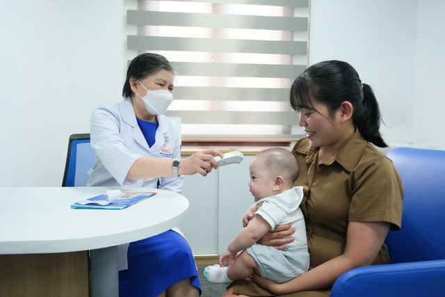 Hệ thống Tiêm chủng VNVC tiên phong tiêm kháng thể đơn dòng phòng RSV tại Việt Nam, bảo vệ trẻ nhỏ mùa cao điểm- Ảnh 2. Hệ thống Tiêm chủng VNVC tiên phong tiêm kháng thể đơn dòng phòng RSV tại Việt Nam, bảo vệ trẻ nhỏ mùa cao điểm- Ảnh 2.
