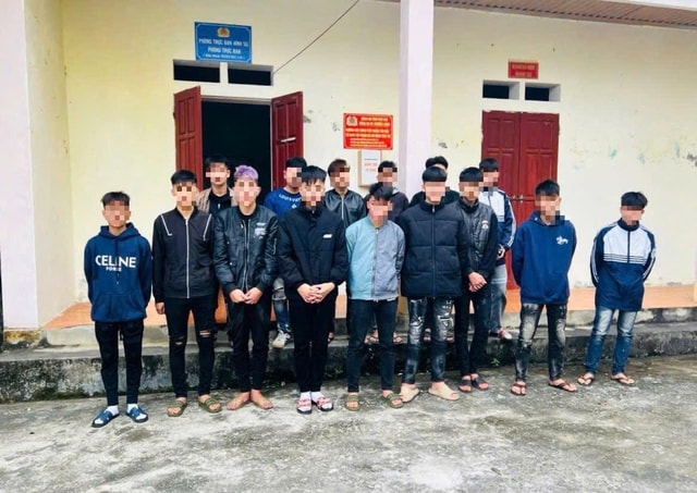 Tháo biển số, mang hung khí gây rối, 20 đối tượng bị khởi tố- Ảnh 1.