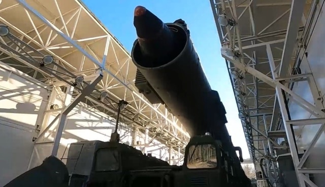 Tên lửa siêu vượt âm Oreshnik của Nga áp sát châu Âu khiến NATO lo ngại?- Ảnh 1.