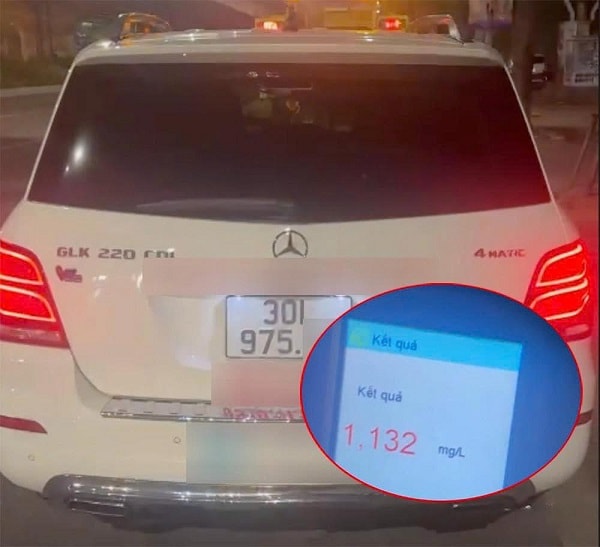 Tài xế Mercedes vi phạm nồng độ cồn gấp 2,8 lần mức kịch khung trong tối Noel- Ảnh 2.