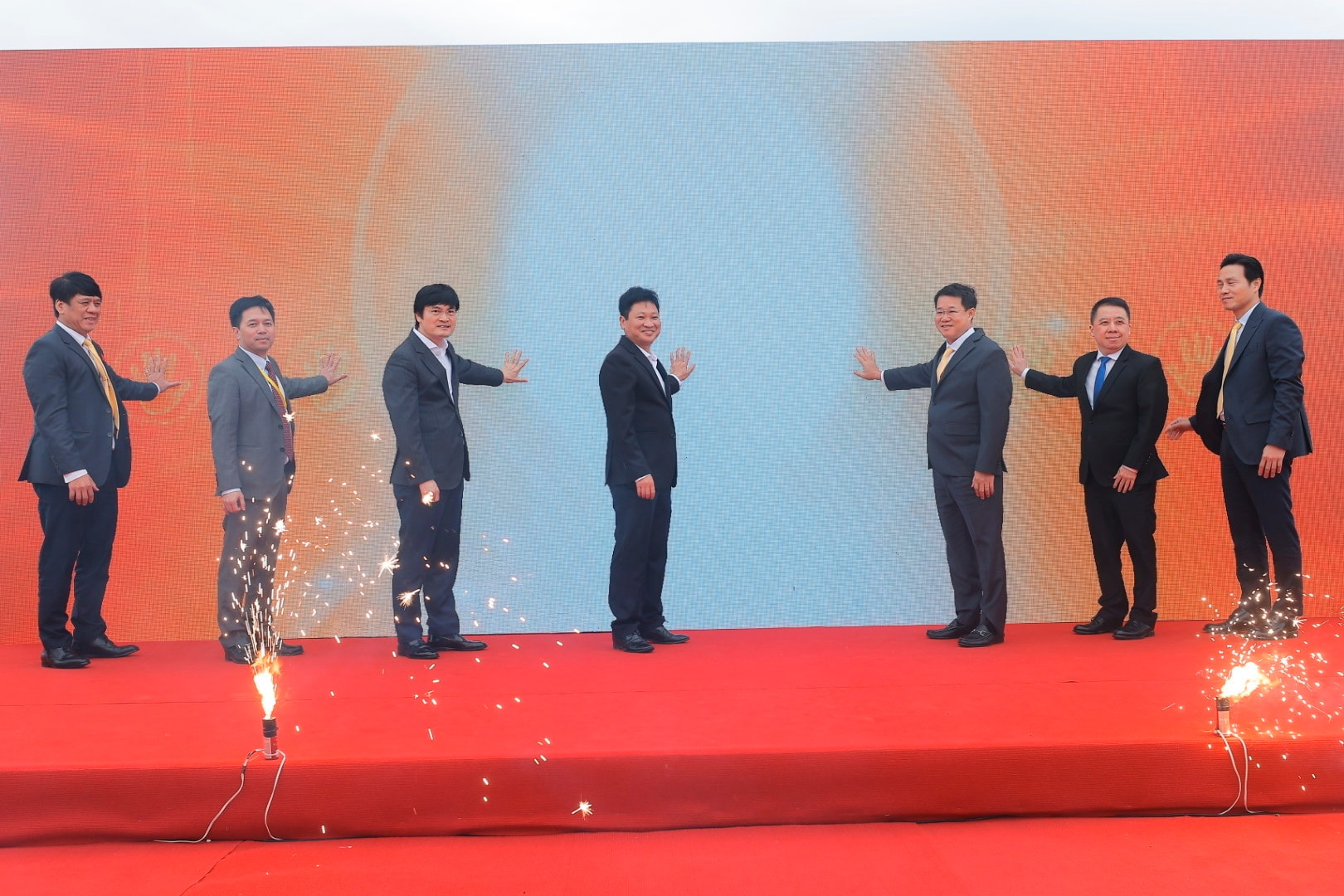 Bệnh viện đầu tiên thí điểm dùng thiết bị bay không người lái vận chuyển bệnh phẩm, thuốc- Ảnh 3.