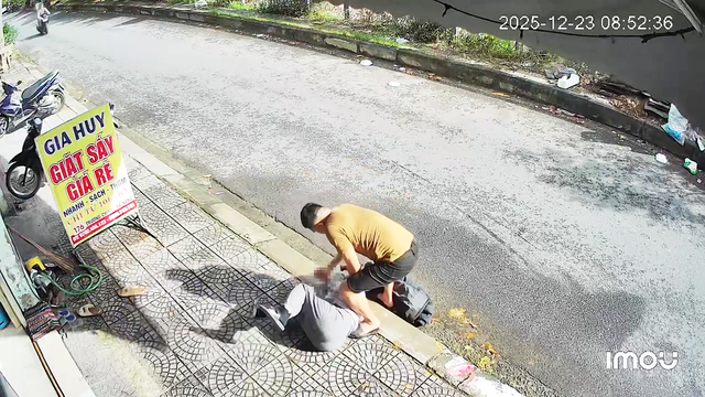 Hé lộ nguyên nhân ban đầu vụ người phụ nữ bị chồng đâm giữa đường ở Đà Nẵng- Ảnh 2.