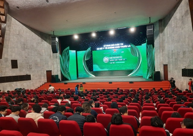 Không khí sôi động trước giờ trao giải Cuộc thi 'Cơ sở y tế không khói thuốc lá' lần thứ I- Ảnh 11. Không khí sôi động trước giờ trao giải Cuộc thi 'Cơ sở y tế không khói thuốc lá' lần thứ I- Ảnh 11.