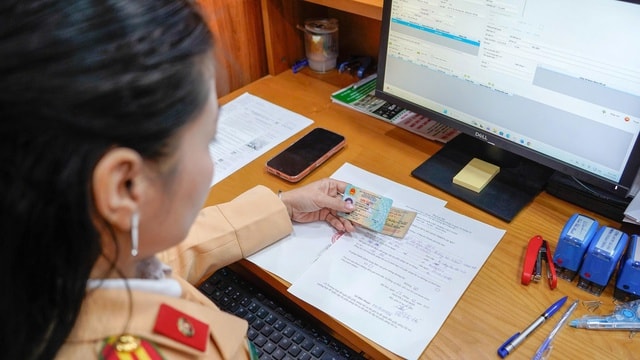 Một tuần, Hà Nội xử lý gần 10.000 hồ sơ cấp đổi giấy phép lái xe- Ảnh 3. Một tuần, Hà Nội xử lý gần 10.000 hồ sơ cấp đổi giấy phép lái xe- Ảnh 3.