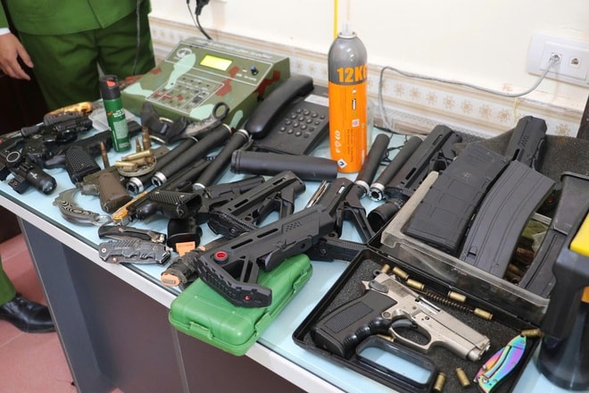 Triệt phá đường dây chế tạo, mua bán, tàng trữ vũ khí quân dụng, bắt 42 đối tượng- Ảnh 4. Triệt phá đường dây chế tạo, mua bán, tàng trữ vũ khí quân dụng, bắt 42 đối tượng- Ảnh 4.