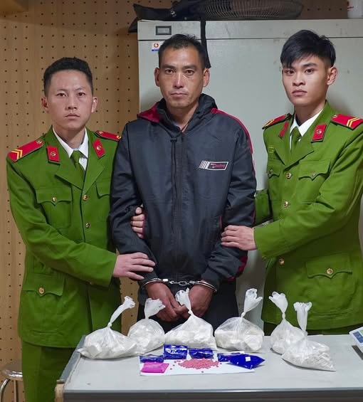 Thu giữ gần 2 kg heroin, lộ đường dây mua bán ma túy xuyên biên giới- Ảnh 1.