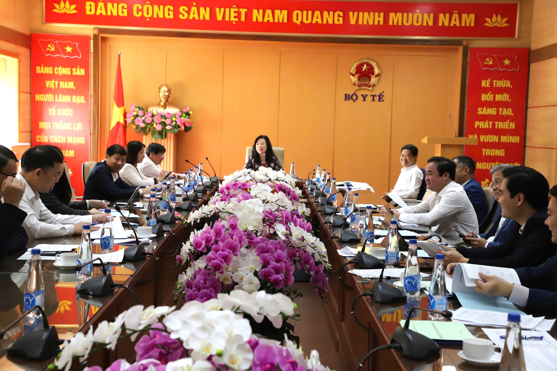 Bám sát kết quả thực hiện nhiệm vụ chính trị, chuyên môn của từng đơn vị ngành y tế, khen thưởng đúng và ý nghĩa lan tỏa- Ảnh 3.