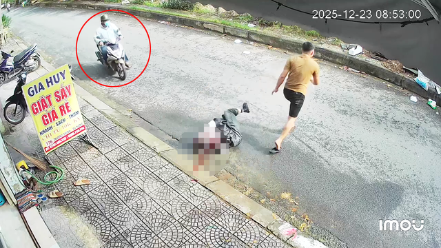 Vụ người phụ nữ bị đâm giữa đường ở Đà Nẵng: Khen thưởng công dân dũng cảm- Ảnh 2. Vụ người phụ nữ bị đâm giữa đường ở Đà Nẵng: Khen thưởng công dân dũng cảm- Ảnh 2.