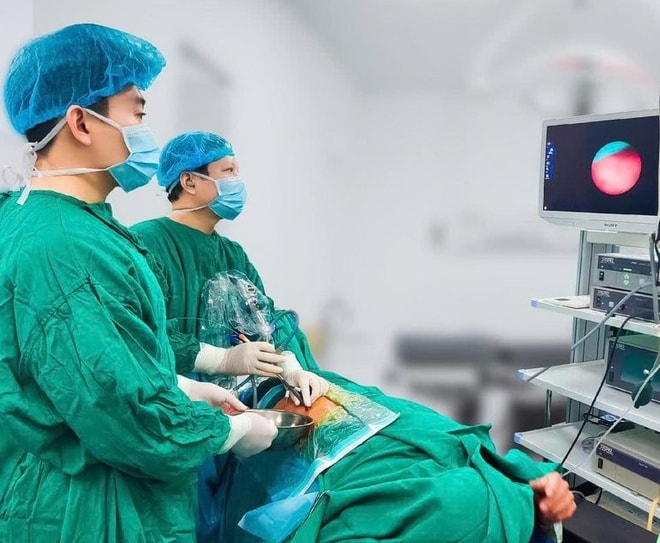 Phẫu thuật thành công ca sỏi san hô phức tạp trên nền xơ gan- Ảnh 1.