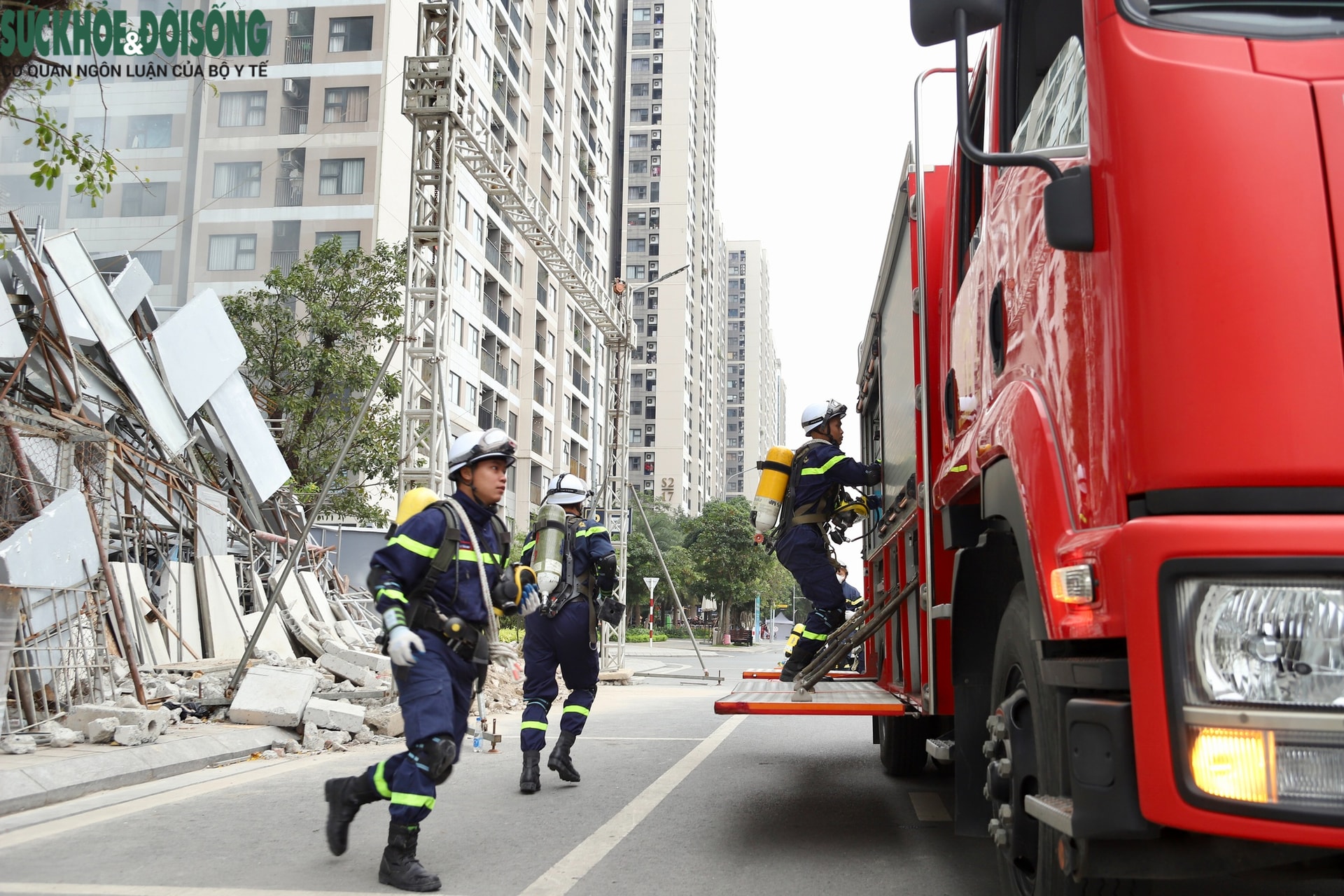 Trực thăng tham gia diễn tập chữa cháy, cứu nạn quy mô 4000 người ở Hà Nội- Ảnh 3.