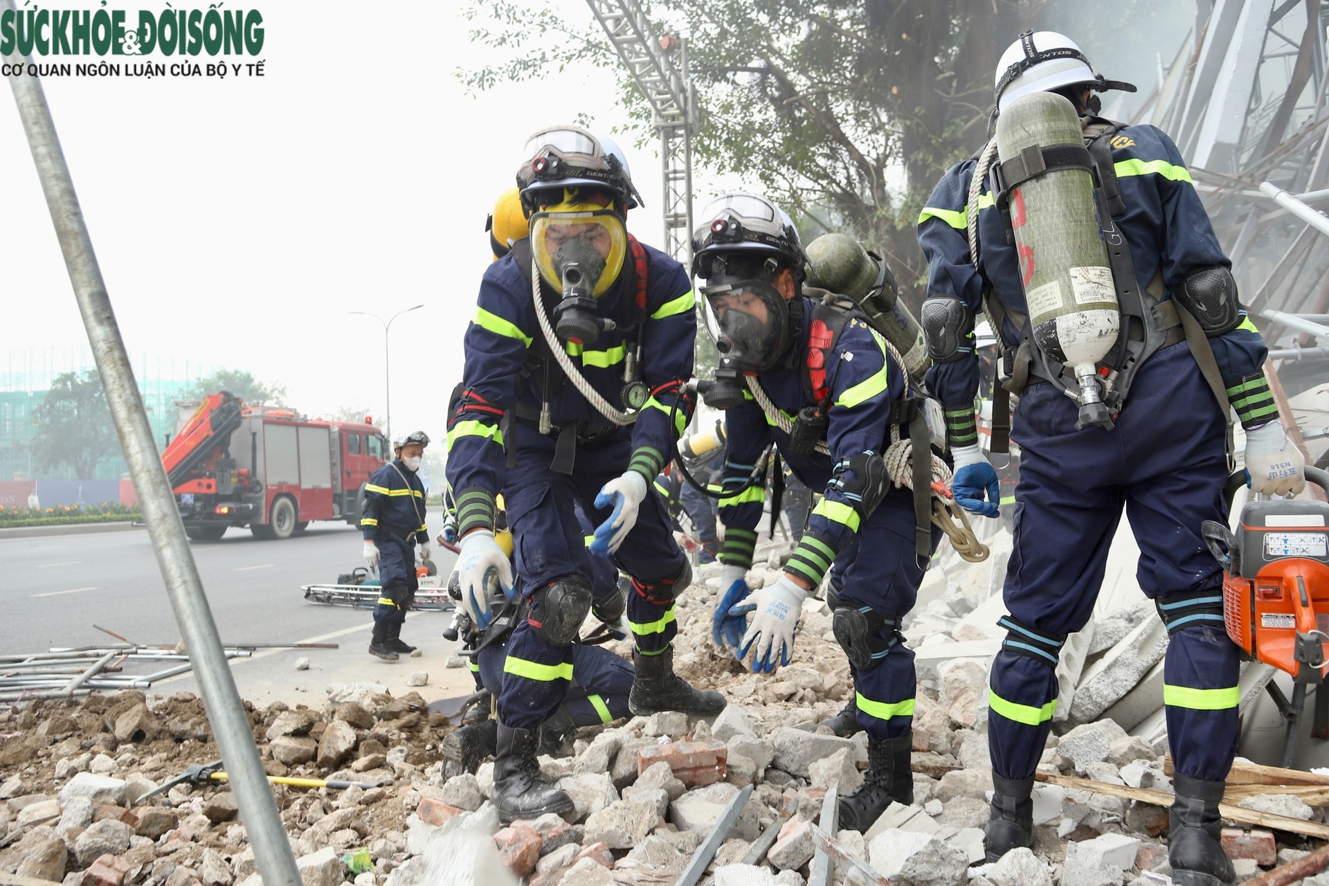 Trực thăng tham gia diễn tập chữa cháy, cứu nạn quy mô 4000 người ở Hà Nội- Ảnh 6.