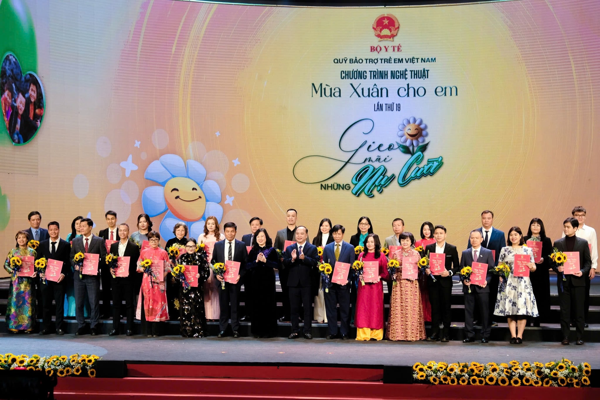 Chương trình 'Mùa xuân cho em' lần thứ 19 tiếp nhận hơn 116 tỷ đồng giúp trẻ có hoàn cảnh đặc biệt, khó khăn- Ảnh 4. Chương trình 'Mùa xuân cho em' lần thứ 19 tiếp nhận hơn 116 tỷ đồng giúp trẻ có hoàn cảnh đặc biệt, khó khăn- Ảnh 4.