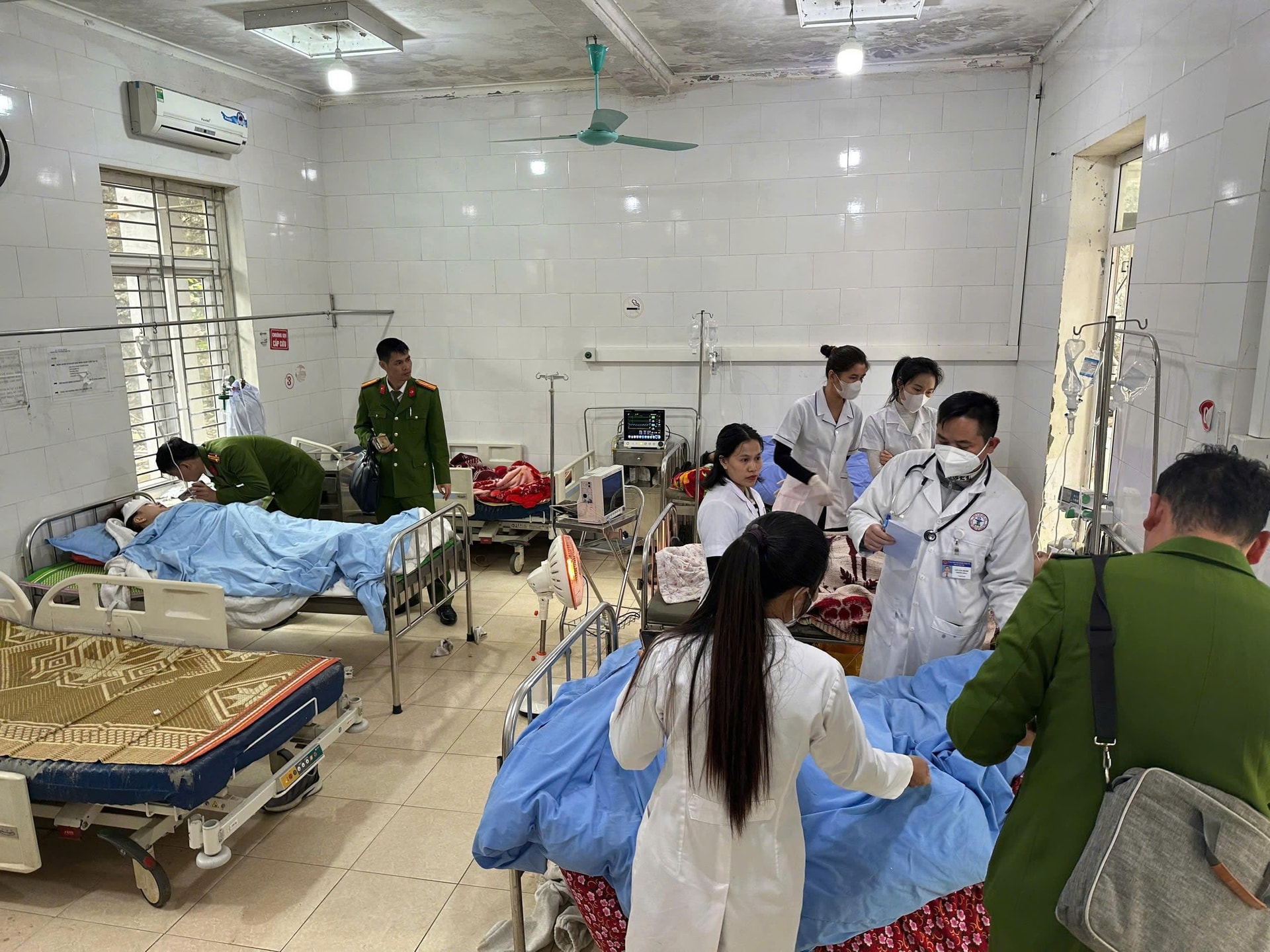 Tin mới nhất về tình trạng sức khoẻ 9 nạn nhân vụ lật xe ở Lào Cai- Ảnh 1.