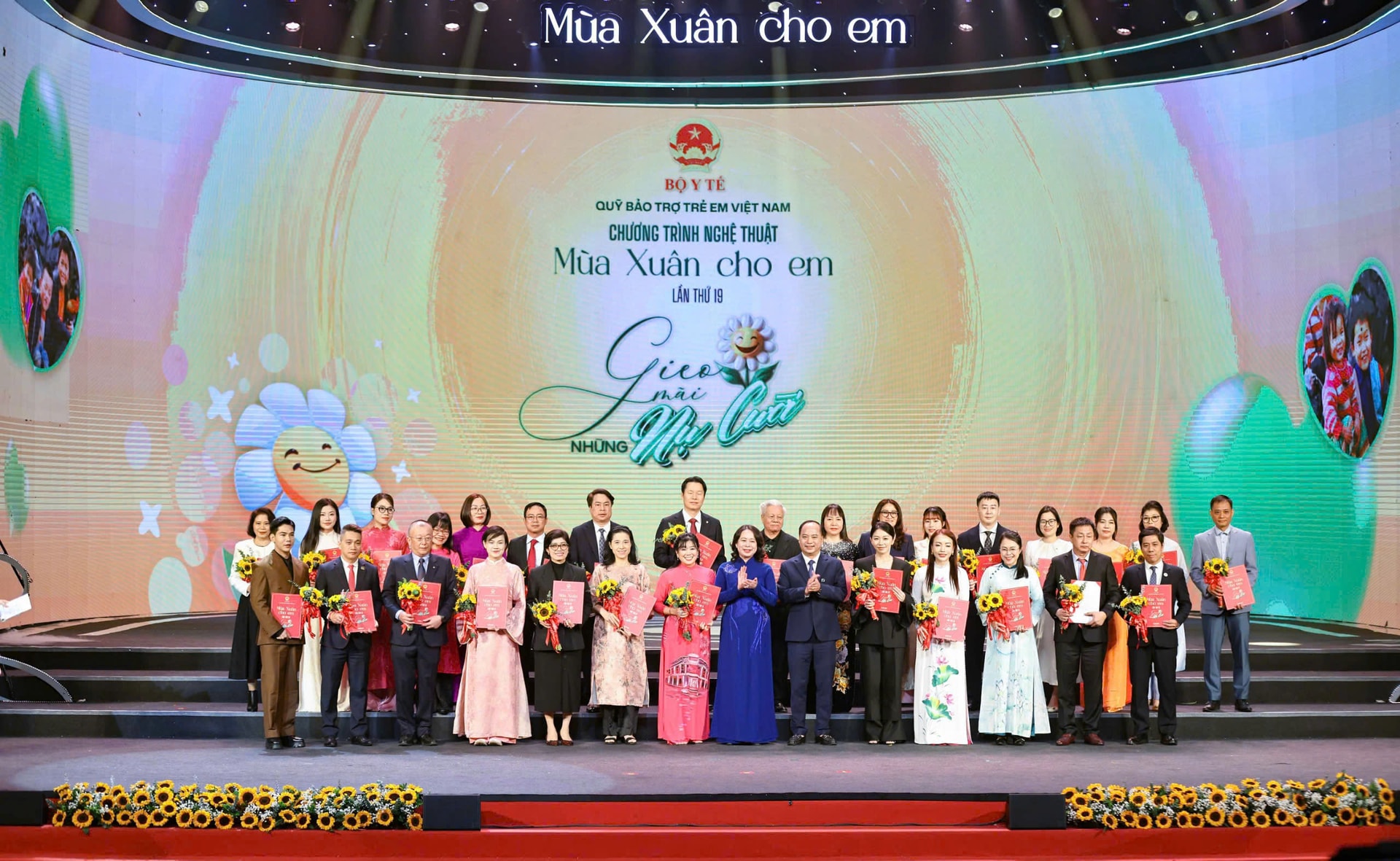 Chương trình 'Mùa xuân cho em' lần thứ 19 tiếp nhận hơn 116 tỷ đồng giúp trẻ có hoàn cảnh đặc biệt, khó khăn- Ảnh 3. Chương trình 'Mùa xuân cho em' lần thứ 19 tiếp nhận hơn 116 tỷ đồng giúp trẻ có hoàn cảnh đặc biệt, khó khăn- Ảnh 3.