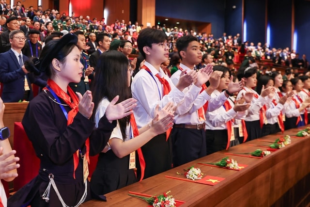 Thủ tướng: Thi đua tạo động lực, truyền cảm hứng và lan tỏa niềm tin trong toàn xã hội- Ảnh 3. Thủ tướng: Thi đua tạo động lực, truyền cảm hứng và lan tỏa niềm tin trong toàn xã hội- Ảnh 3.