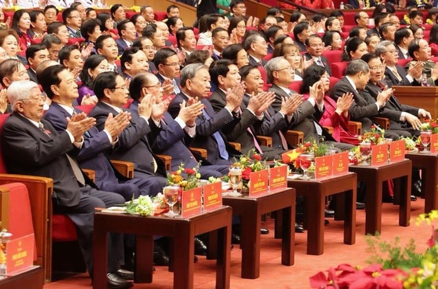 Câu chuyện lay động của trưởng công an xã bơi 2km trong đêm lũ dữ, góp phần cứu sống gần 500 người- Ảnh 1.