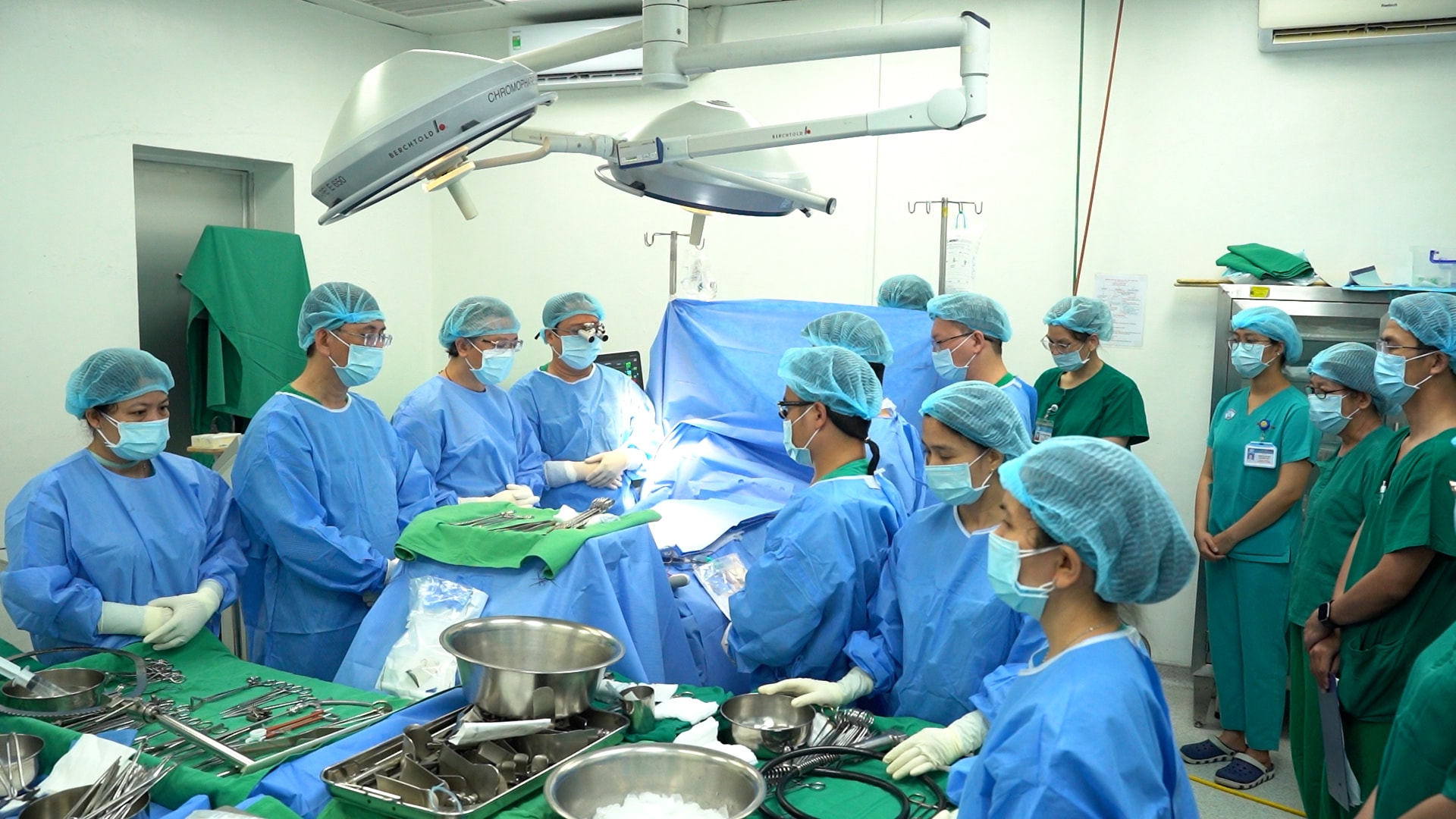 Bệnh viện Chợ Rẫy lần thứ 2 được trao tặng Danh hiệu Anh hùng Lao động - Ảnh 3.