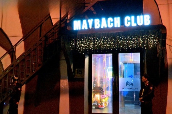 Nửa đêm đột kích 2 quán bar, phát hiện hàng chục đối tượng dương tính ma túy- Ảnh 1.