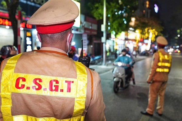 Hà Nội: Xử lý hơn 100 trường hợp vi phạm nồng độ cồn trong đêm cuối tuần- Ảnh 4.