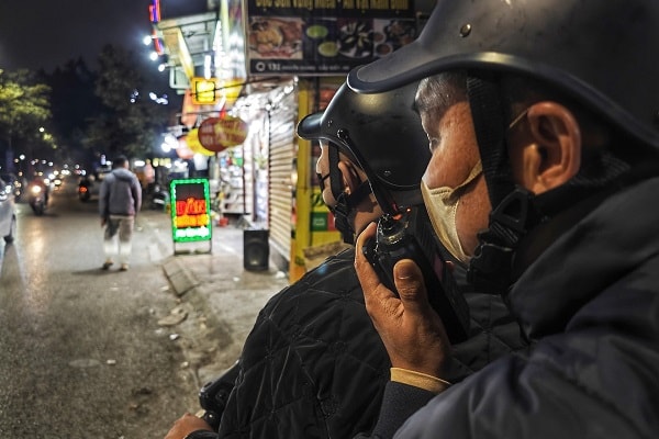 Hà Nội: Xử lý hơn 100 trường hợp vi phạm nồng độ cồn trong đêm cuối tuần- Ảnh 5.