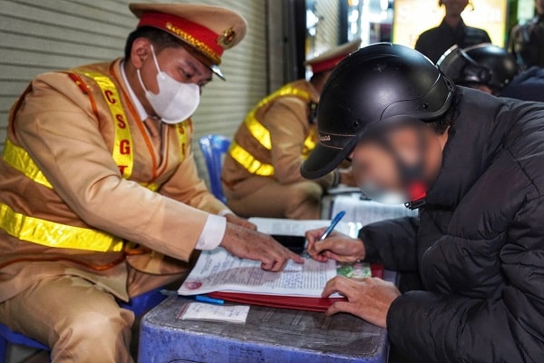 Hà Nội: Xử lý hơn 100 trường hợp vi phạm nồng độ cồn trong đêm cuối tuần- Ảnh 6.