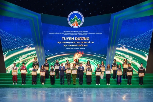 Tuyên dương học sinh, sinh viên, thanh niên dân tộc thiểu số- Ảnh 2.