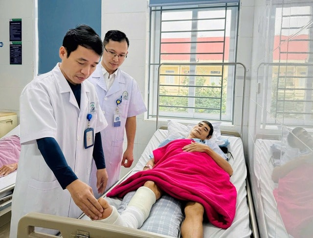 Liên tiếp nối thành công hai ca đứt lìa cổ chân- Ảnh 2.