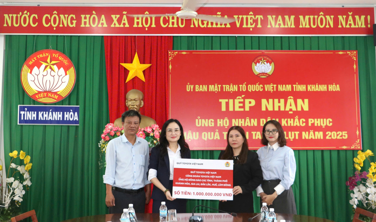 Toyota Việt Nam ủng hộ 1 tỷ đồng cho 5 tỉnh miền Trung và Tây Nguyên.