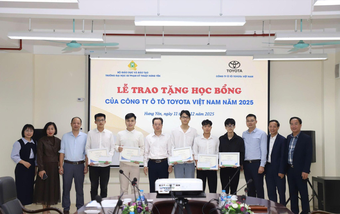 Học bổng Toyota được trao cho sinh viên trường Đại học Sư phạm Kỹ thuật Hưng Yên.