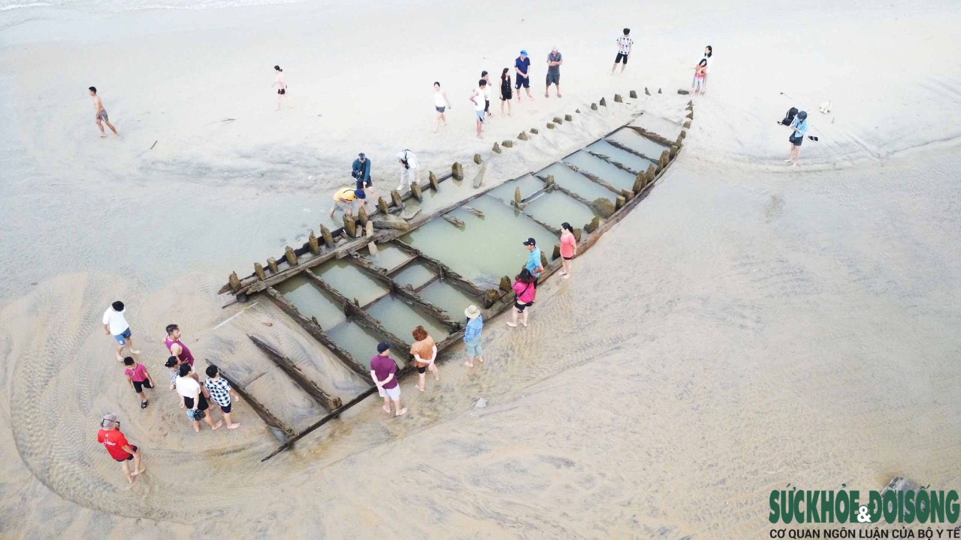 Cận cảnh tàu cổ hàng trăm năm tuổi nhiều lần xuất lộ rồi lại bồi lấp- Ảnh 4.