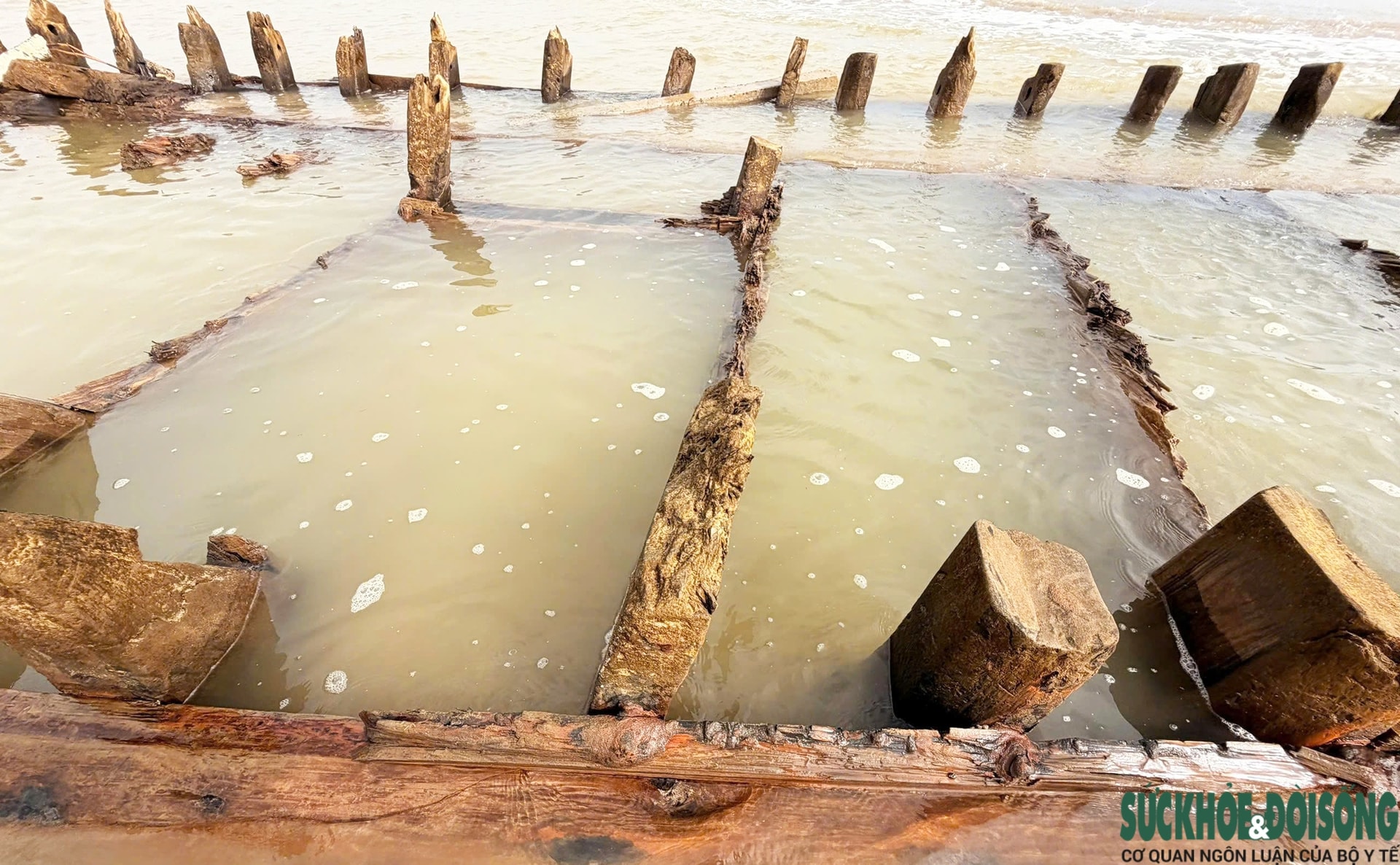 Cận cảnh tàu cổ hàng trăm năm tuổi nhiều lần xuất lộ rồi lại bồi lấp- Ảnh 5.