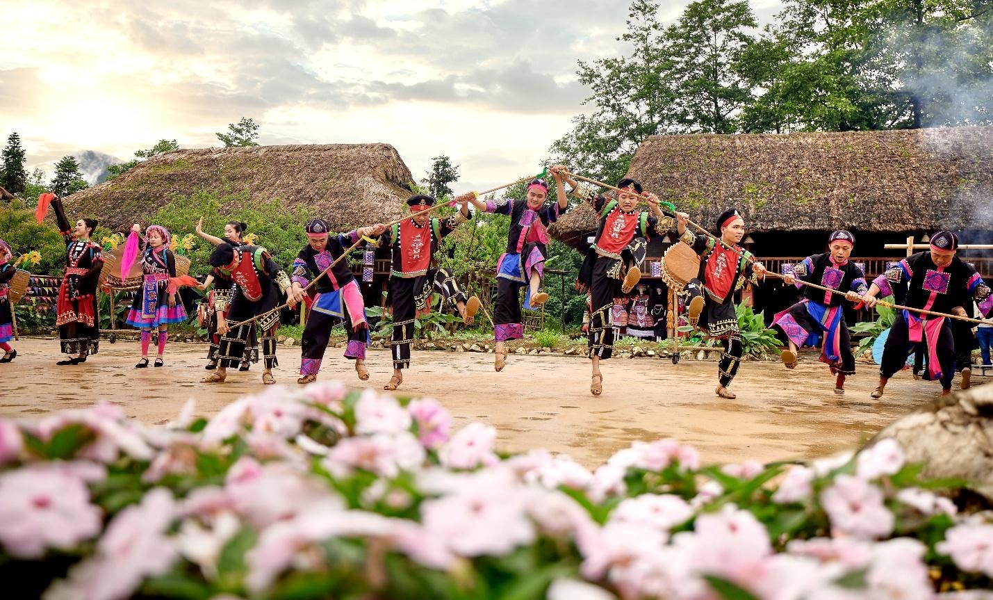 C:\Users\haht02\Downloads\Đỉnh thiêng du ký (1).jpeg