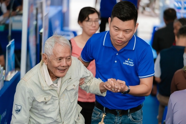 Long Châu và Hòa Minzy kể câu chuyện sức khỏe Việt bằng âm nhạc - Ảnh 4.