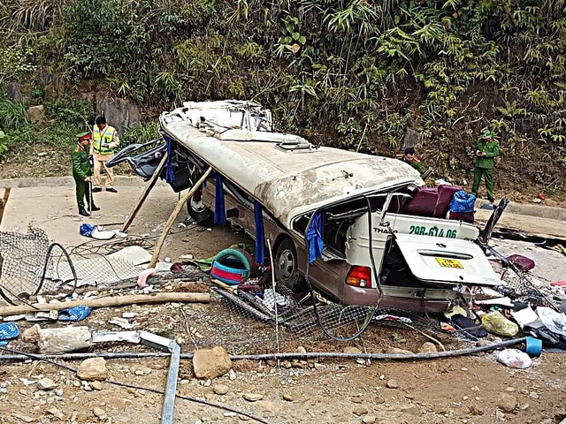 Chiếc xe hợp đồng gây tai nạn làm 9 người tử vong tại Lào Cai thuộc Công ty Đức Linh Anh. Sở Xây dựng Hà Nội đã chỉ đạo kiểm tra, làm rõ trách nhiệm doanh nghiệp.