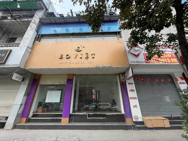 Hà Nội: Hàng loạt cửa hàng trên phố Kim Mã đóng cửa, trả mặt bằng dịp cuối năm- Ảnh 4.