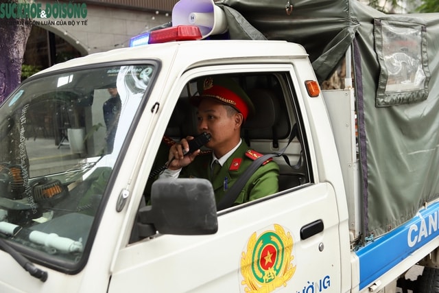 Công an Hà Nội tăng cường kiểm soát, đảm bảo an ninh trật tự khu vực trận địa pháo hoa- Ảnh 2. Công an Hà Nội tăng cường kiểm soát, đảm bảo an ninh trật tự khu vực trận địa pháo hoa- Ảnh 2.