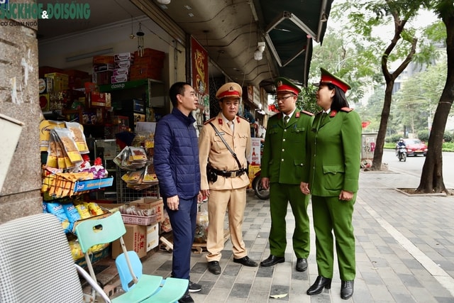 Công an Hà Nội tăng cường kiểm soát, đảm bảo an ninh trật tự khu vực trận địa pháo hoa- Ảnh 3. Công an Hà Nội tăng cường kiểm soát, đảm bảo an ninh trật tự khu vực trận địa pháo hoa- Ảnh 3.