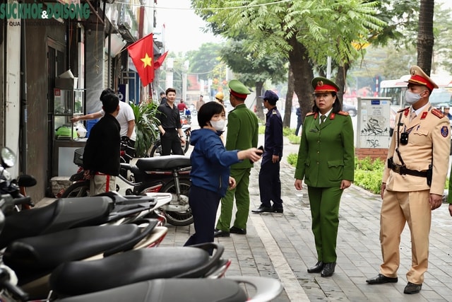 Công an Hà Nội tăng cường kiểm soát, đảm bảo an ninh trật tự khu vực trận địa pháo hoa- Ảnh 4. Công an Hà Nội tăng cường kiểm soát, đảm bảo an ninh trật tự khu vực trận địa pháo hoa- Ảnh 4.
