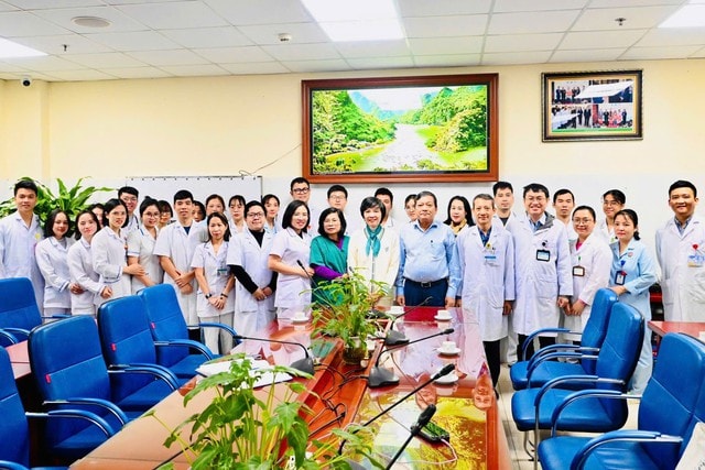 Cận Tết, bệnh nhân ghép phổi song song đầu tiên xuất viện, trở về cuộc sống bình thường- Ảnh 1.