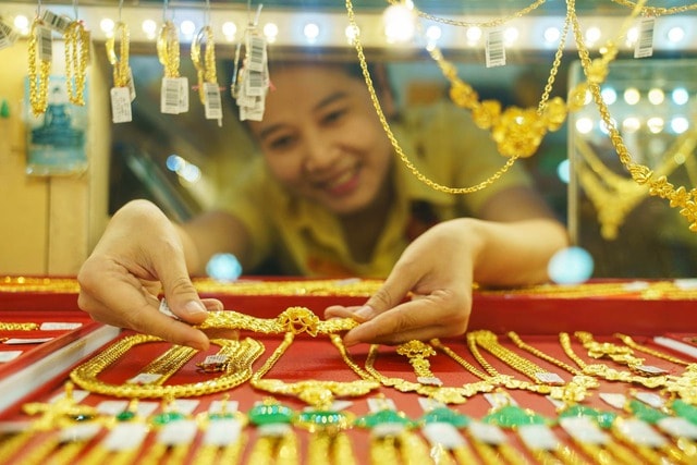 Không thanh toán mua, bán vàng qua tài khoản có thể bị phạt tới 20 triệu đồng- Ảnh 1.