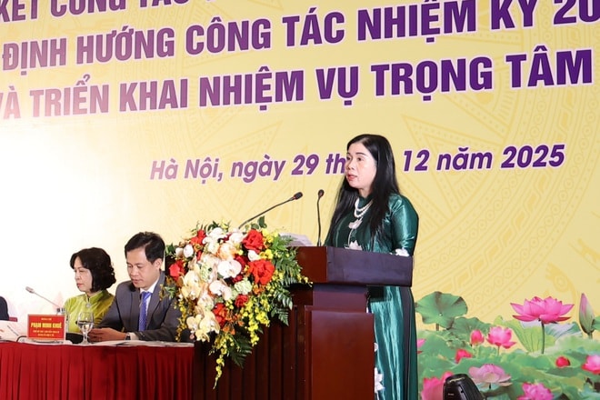 Phó Thủ tướng Lê Thành Long: Toàn Ngành y tế phấn đấu để tạo đột phá tăng cường bảo vệ, chăm sóc và nâng cao sức khỏe Nhân dân- Ảnh 6. Phó Thủ tướng Lê Thành Long: Toàn Ngành y tế phấn đấu để tạo đột phá tăng cường bảo vệ, chăm sóc và nâng cao sức khỏe Nhân dân- Ảnh 6.