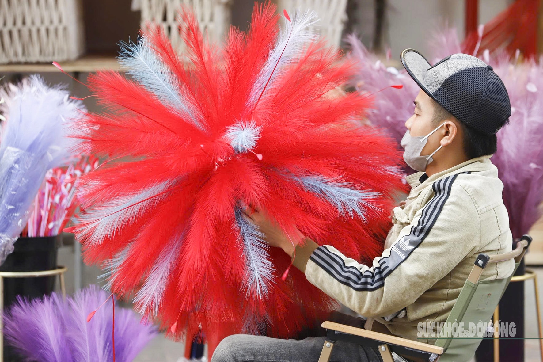 Linh vật ngựa 'phủ kín' phố Hàng Mã đón năm mới 2026- Ảnh 7. Linh vật ngựa 'phủ kín' phố Hàng Mã đón năm mới 2026- Ảnh 7.