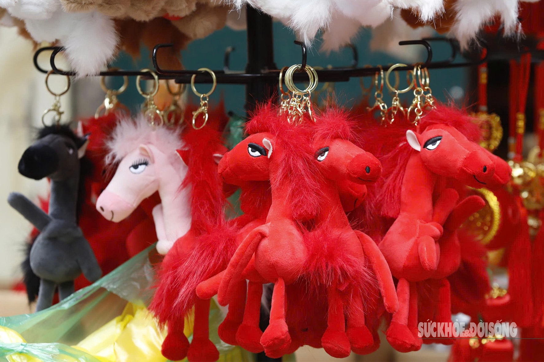 Linh vật ngựa 'phủ kín' phố Hàng Mã đón năm mới 2026- Ảnh 6. Linh vật ngựa 'phủ kín' phố Hàng Mã đón năm mới 2026- Ảnh 6.