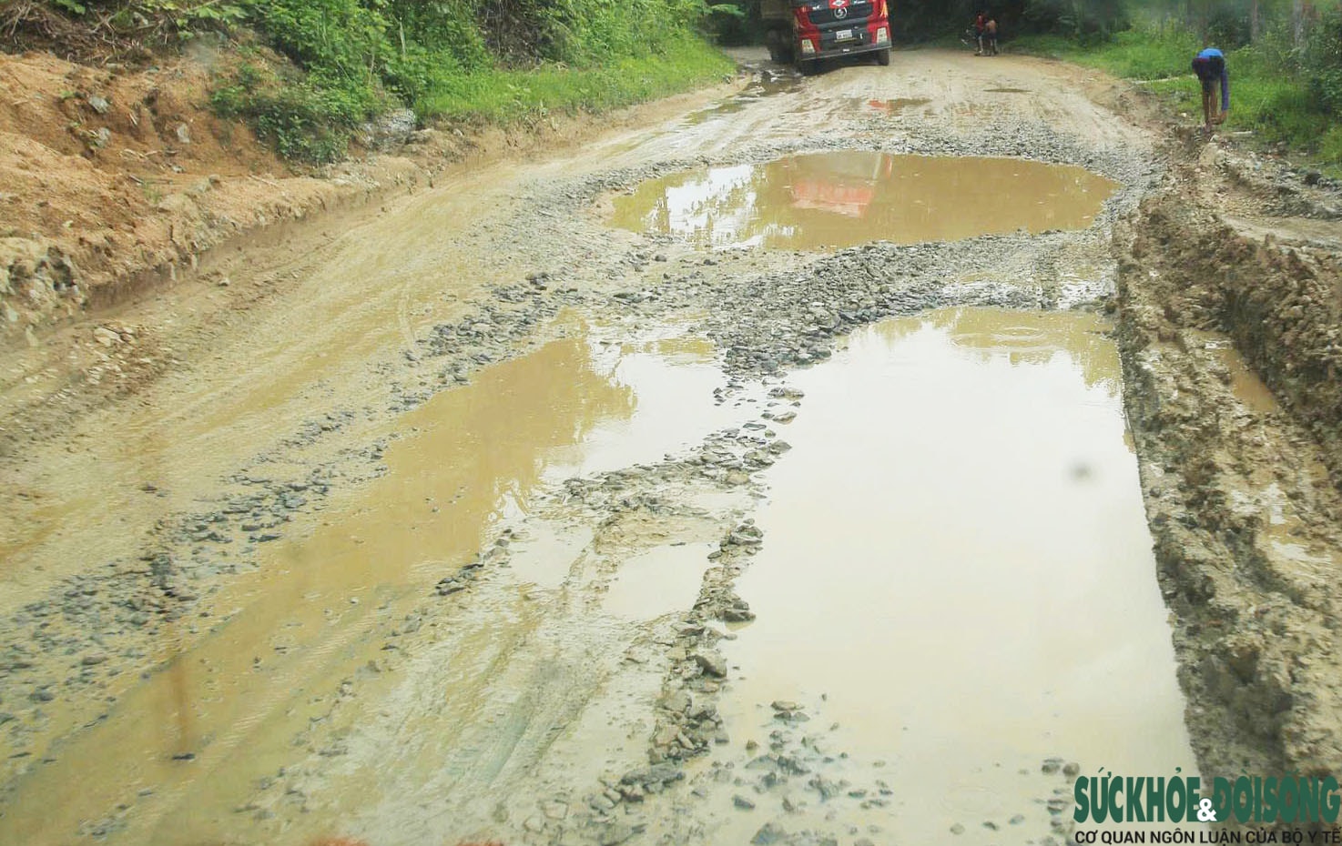 Cận cảnh Quốc lộ 14D 'nát như tương', Đà Nẵng chi hơn 4.500 tỷ đồng nâng cấp, cải tạo- Ảnh 7.