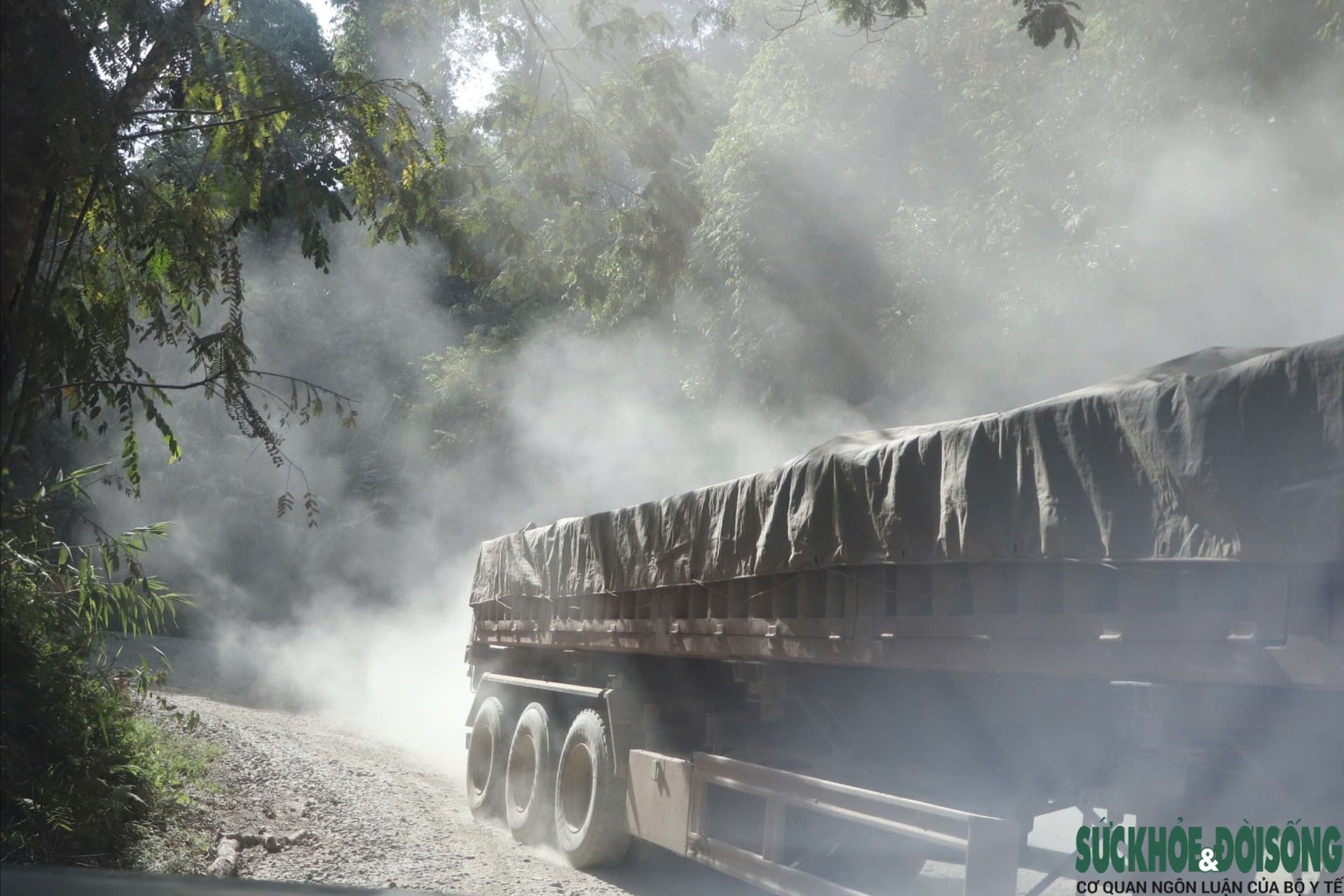 Cận cảnh Quốc lộ 14D 'nát như tương', Đà Nẵng chi hơn 4.500 tỷ đồng nâng cấp, cải tạo- Ảnh 8.