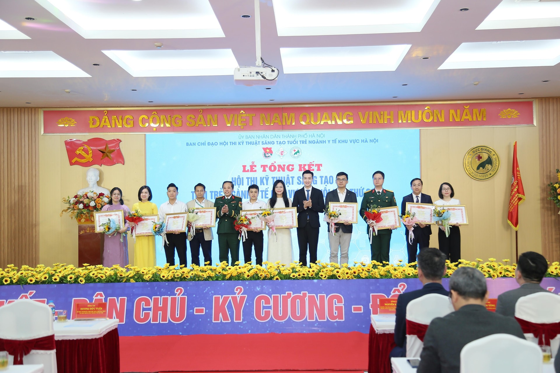 Vinh danh gần 80 sáng kiến y tế của thầy thuốc trẻ tại Hội thi sáng tạo ngành y tế Hà Nội- Ảnh 4. Vinh danh gần 80 sáng kiến y tế của thầy thuốc trẻ tại Hội thi sáng tạo ngành y tế Hà Nội- Ảnh 4.